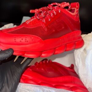 🔥 Bold & Rare Find 🔥 These vibrant red Versace Chain Reaction sneakers